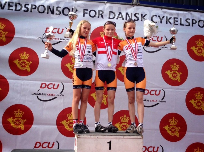 DM 2015 linieløb U13 pige: 1. Nadja Reichel, 2. Solbjørk Minke Anderson, 3. Trille Reichel - Foto: Katja Paridon